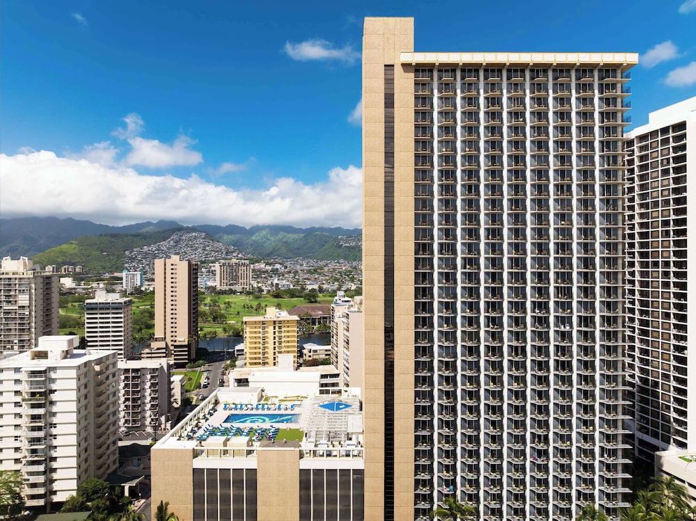 Hilton Waikiki Beach Resort & Spa — Hotel building in Honolulu, Hawaii
