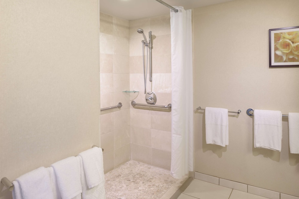 Hilton Waikiki Beach Resort & Spa — Hotel rooms in Honolulu, Hawaii