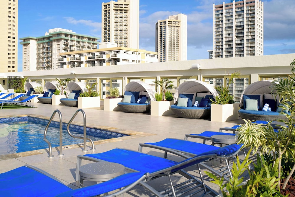 Hilton Waikiki Beach Resort & Spa — Swimming pool in Honolulu, Hawaii