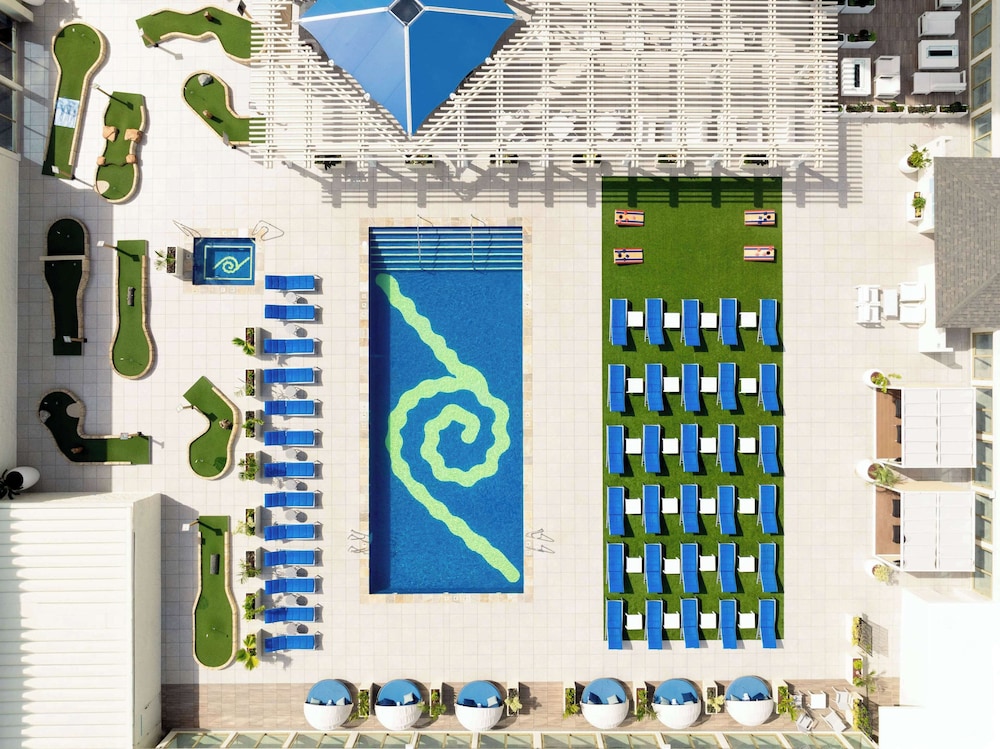 Hilton Waikiki Beach Resort & Spa — Sports & recreation in Honolulu, Hawaii