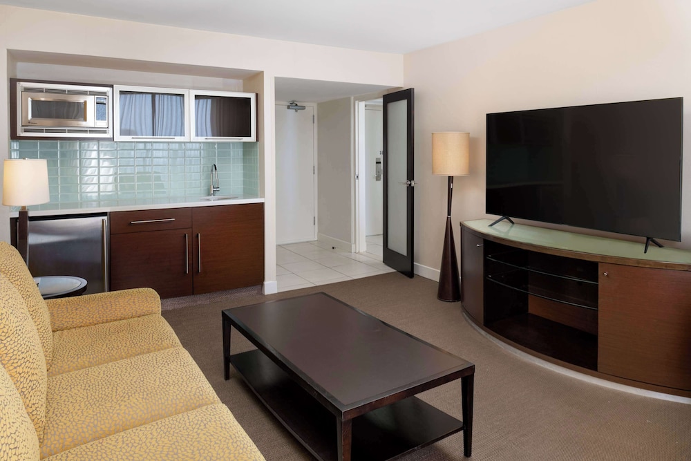 Hilton Waikiki Beach Resort & Spa — Hotel rooms in Honolulu, Hawaii