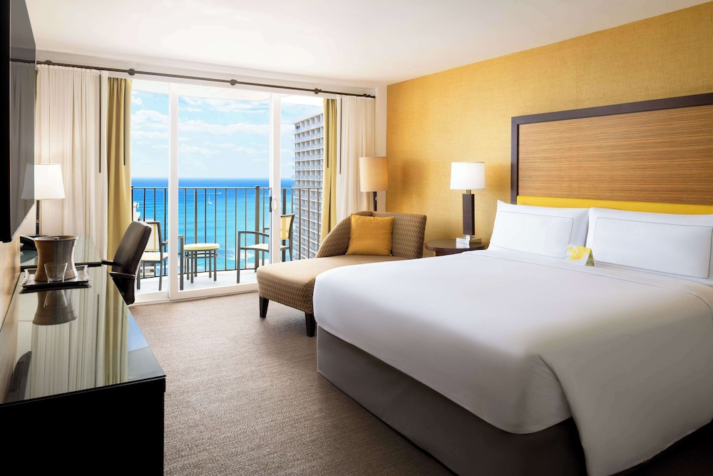 Hilton Waikiki Beach Resort & Spa — Hotel rooms in Honolulu, Hawaii