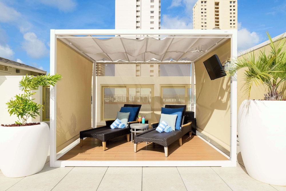 Hilton Waikiki Beach Resort & Spa — Sports & recreation in Honolulu, Hawaii