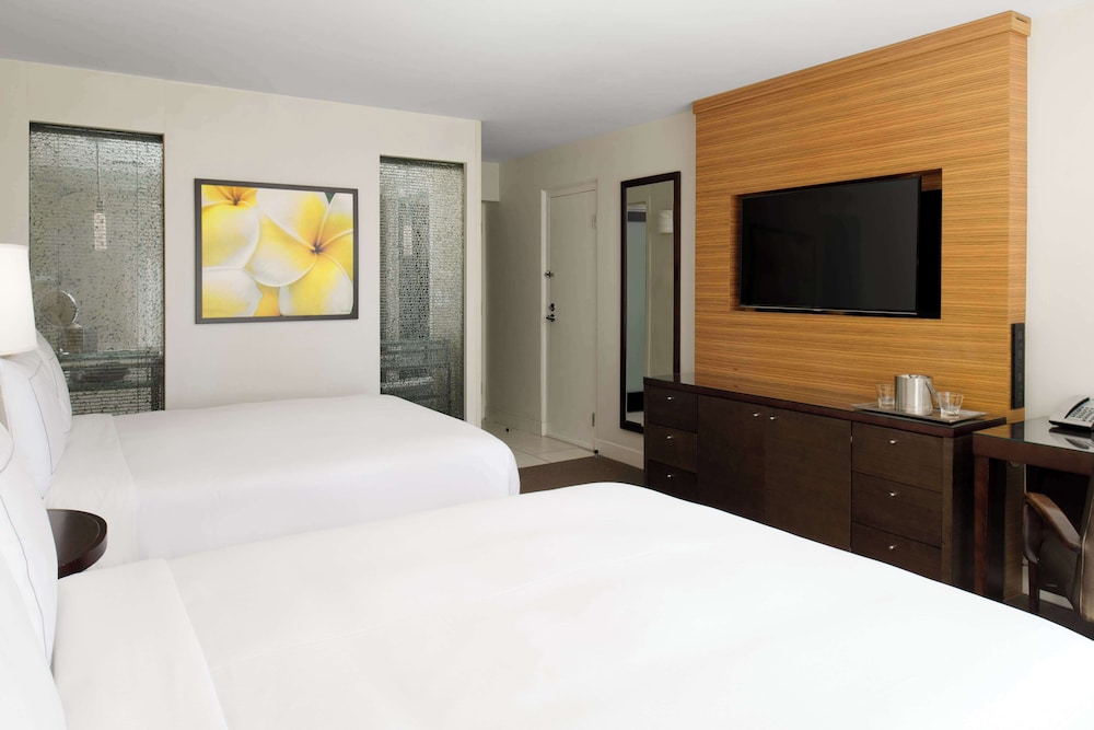 Hilton Waikiki Beach Resort & Spa — Hotel rooms in Honolulu, Hawaii