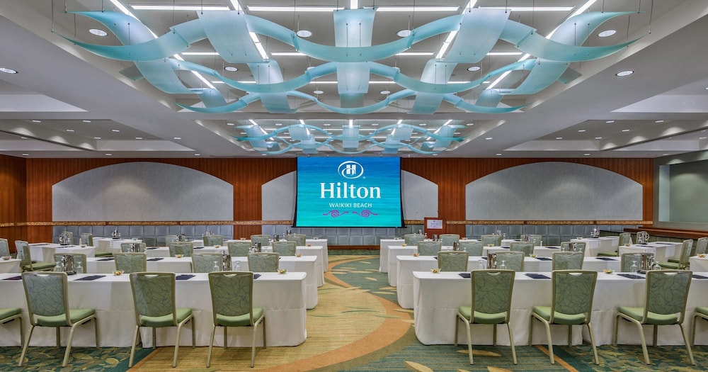 Hilton Waikiki Beach Resort & Spa — Hotel building in Honolulu, Hawaii