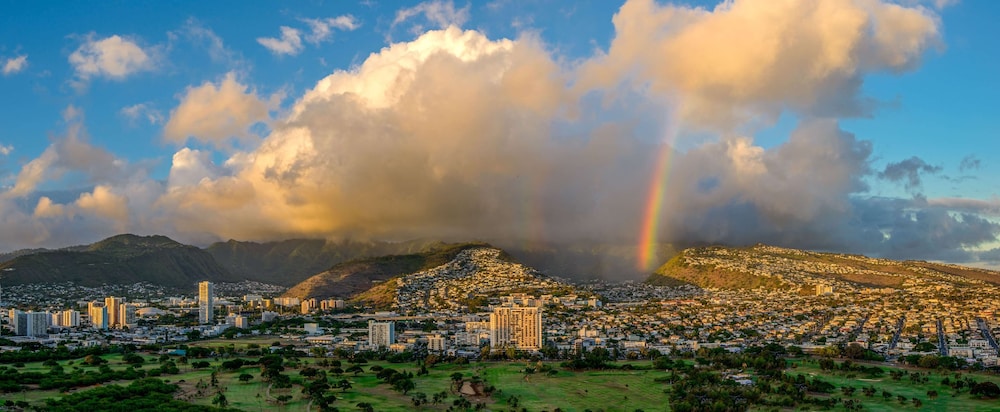 Hilton Waikiki Beach Resort & Spa — Attractions in the area in Honolulu, Hawaii