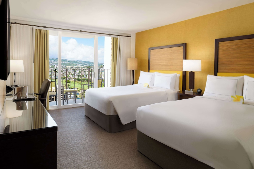 Hilton Waikiki Beach Resort & Spa — Hotel rooms in Honolulu, Hawaii