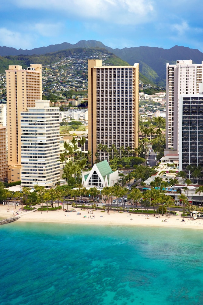 Hilton Waikiki Beach Resort & Spa — Beach in Honolulu, Hawaii