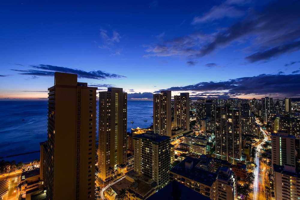Hilton Waikiki Beach Resort & Spa — Attractions in the area in Honolulu, Hawaii