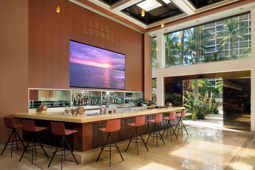 Hilton Waikiki Beach Resort & Spa — Restaurant & bars in Honolulu, Hawaii