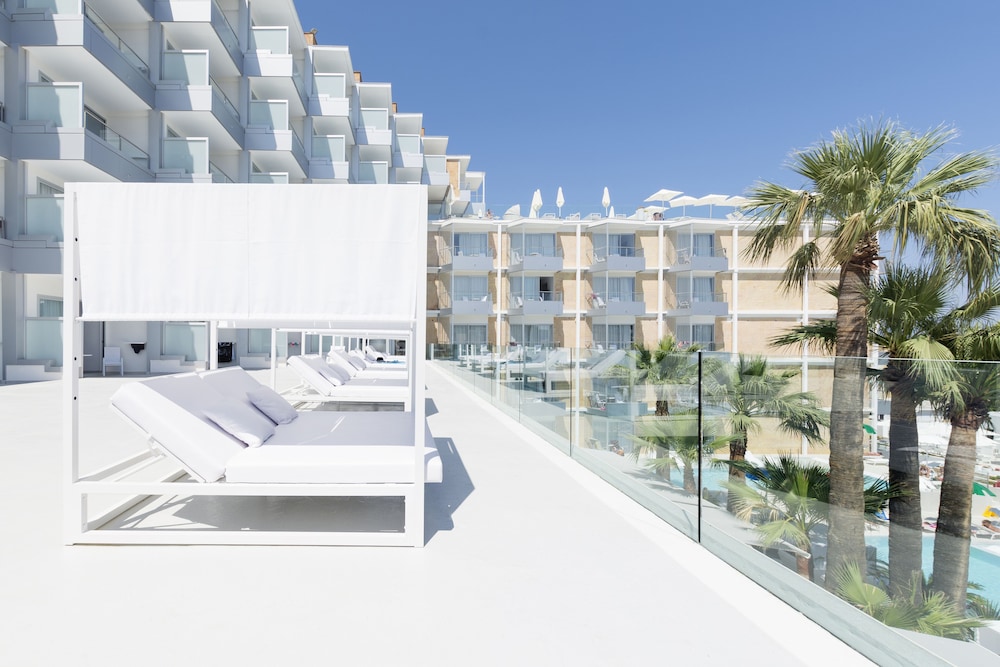 Reverence Mare Hotel - Adults Only — Hotel building in Palma Nova, Balearic Islands