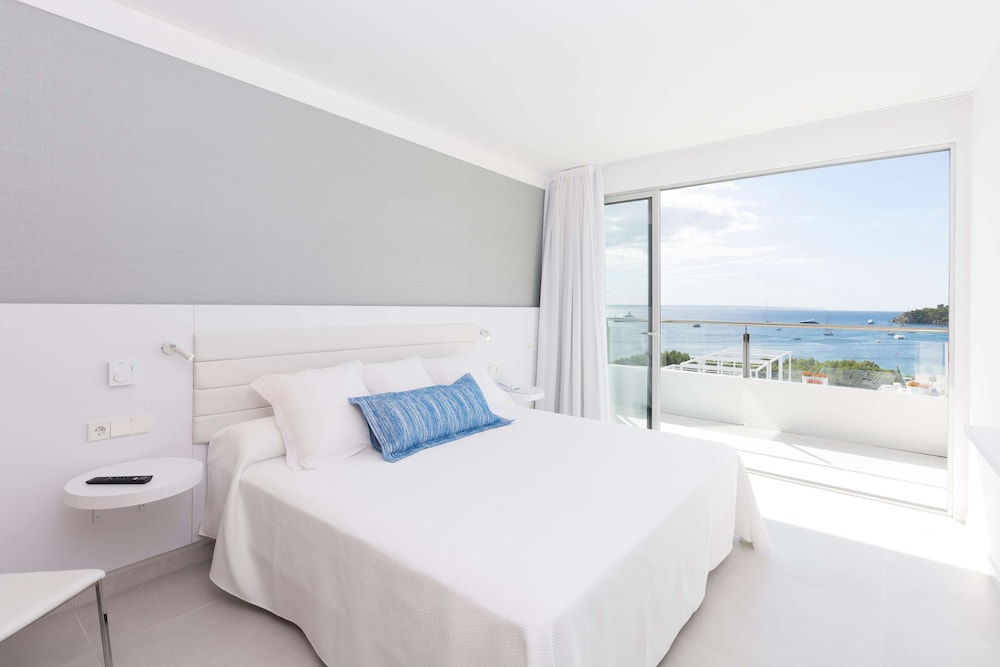 Reverence Mare Hotel - Adults Only — Hotel rooms in Palma Nova, Balearic Islands