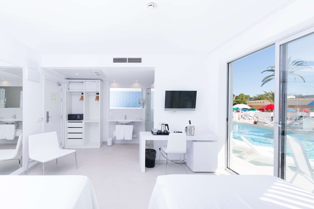 Reverence Mare Hotel - Adults Only — Hotel rooms in Palma Nova, Balearic Islands
