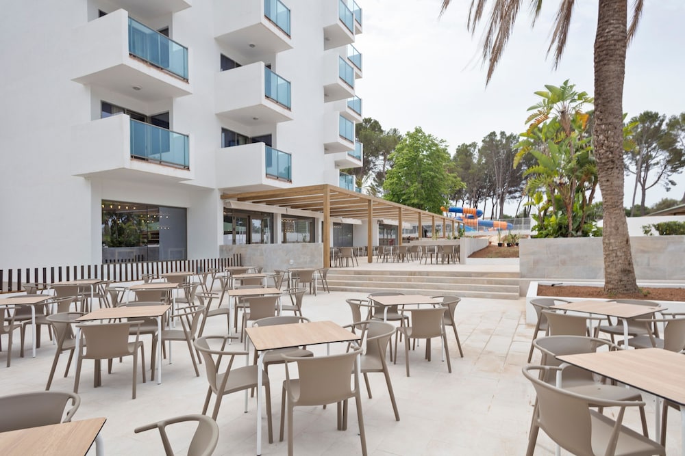 Hotel Best Delta — Restaurant & bars in Maioris Decima, Balearic Islands