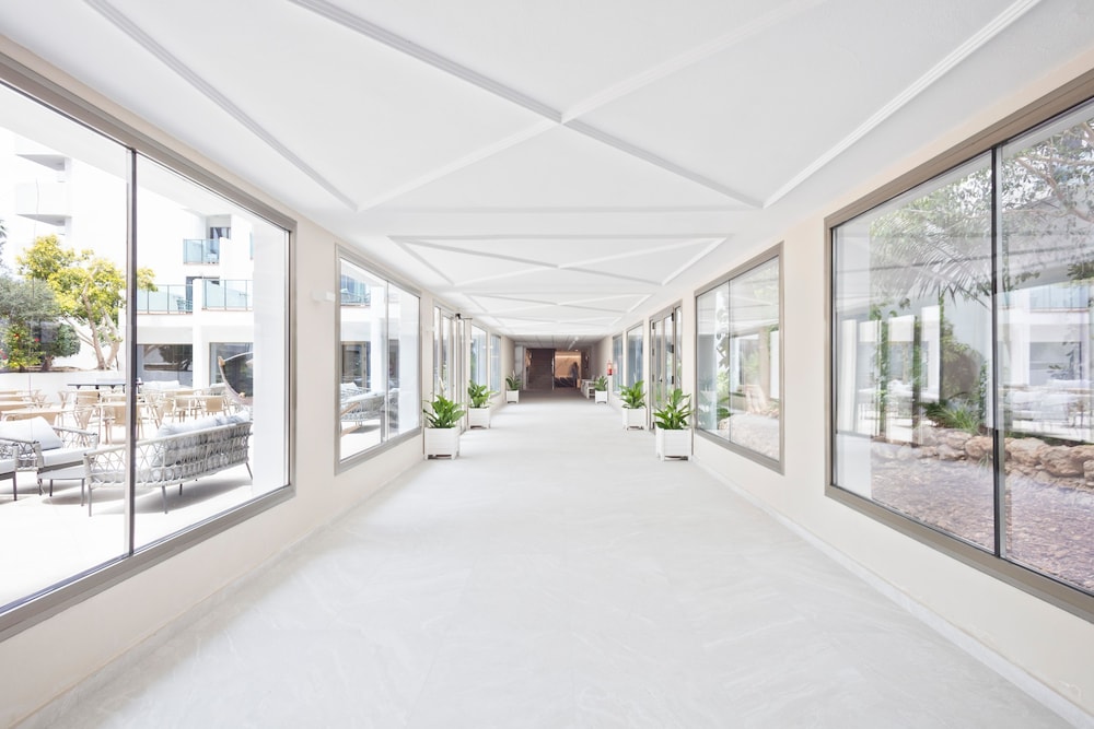 Hotel Best Delta — Hotel building in Maioris Decima, Balearic Islands