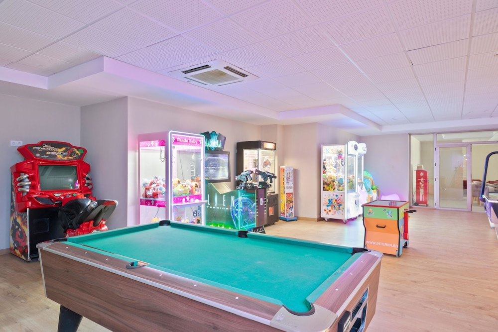 Hotel Best Delta — Attractions for children in Maioris Decima, Balearic Islands