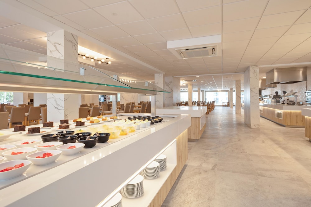 Hotel Best Delta — Restaurant & bars in Maioris Decima, Balearic Islands