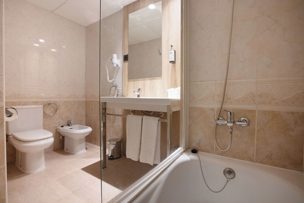 Ponient Dorada Palace by PortAventura World — Hotel rooms in Salou, Catalonia