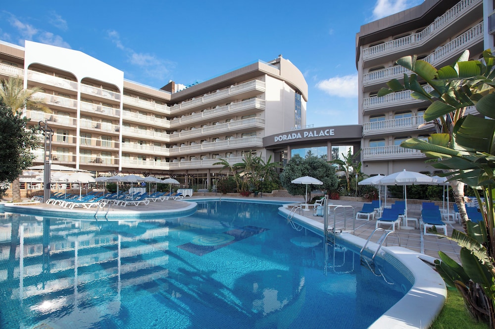 Ponient Dorada Palace by PortAventura World — Swimming pool in Salou, Catalonia
