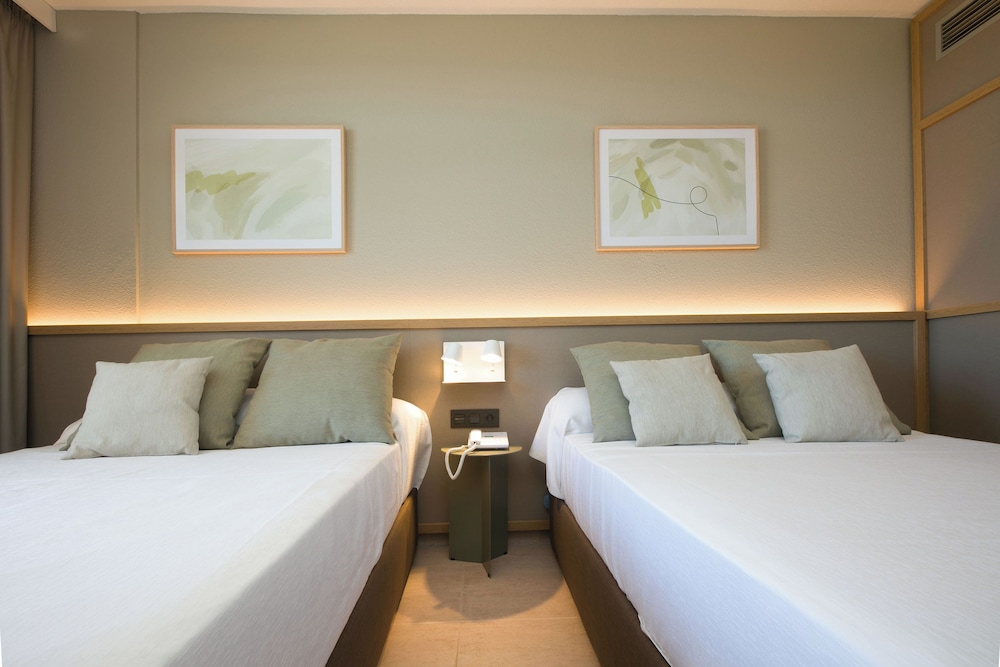 Ponient Dorada Palace by PortAventura World — Hotel rooms in Salou, Catalonia