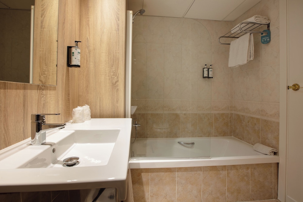 Ponient Dorada Palace by PortAventura World — Hotel rooms in Salou, Catalonia