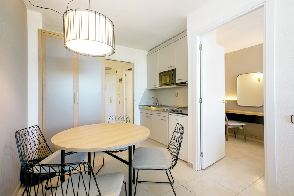 Ponient Dorada Palace by PortAventura World — Hotel rooms in Salou, Catalonia
