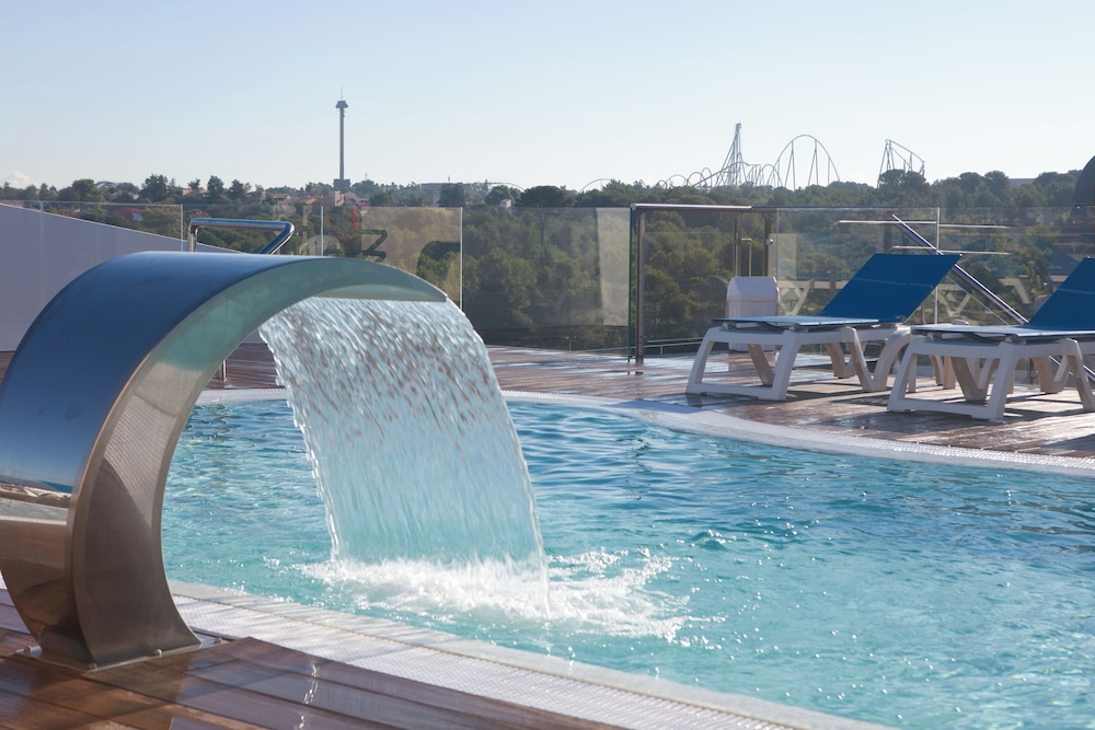 Ponient Dorada Palace by PortAventura World — Swimming pool in Salou, Catalonia