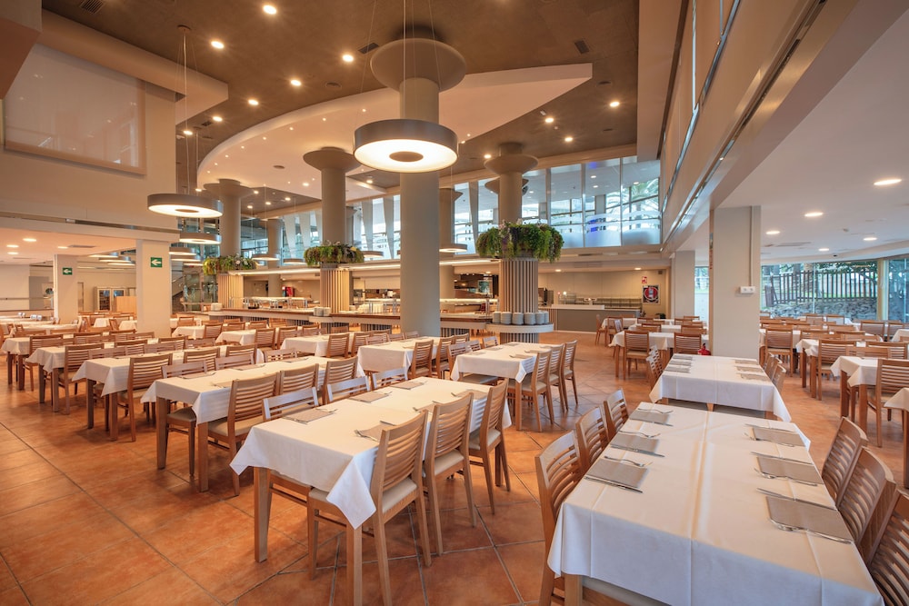 Ponient Dorada Palace by PortAventura World — Restaurant & bars in Salou, Catalonia