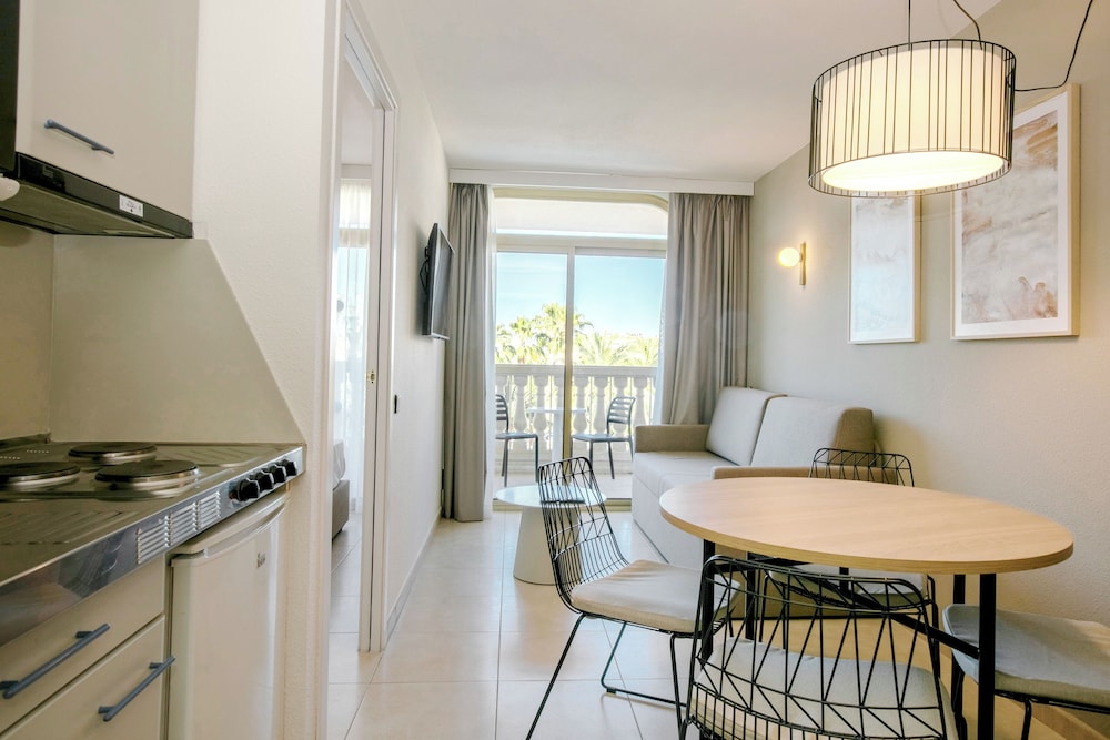 Ponient Dorada Palace by PortAventura World — Hotel rooms in Salou, Catalonia