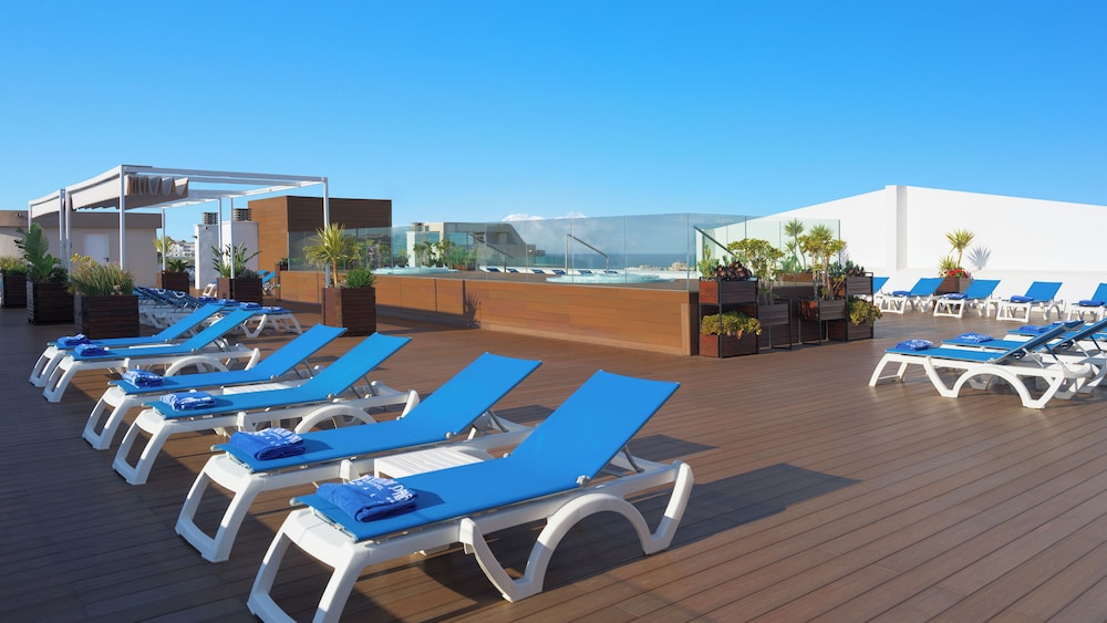 Ponient Dorada Palace by PortAventura World — Swimming pool in Salou, Catalonia