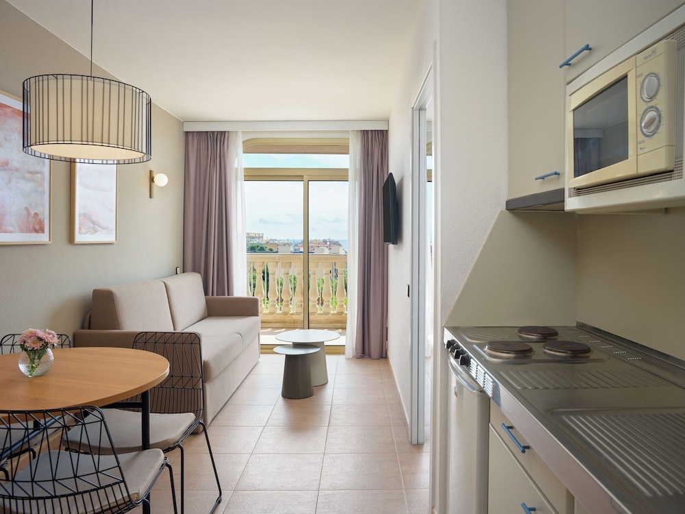 Ponient Dorada Palace by PortAventura World — Hotel rooms in Salou, Catalonia