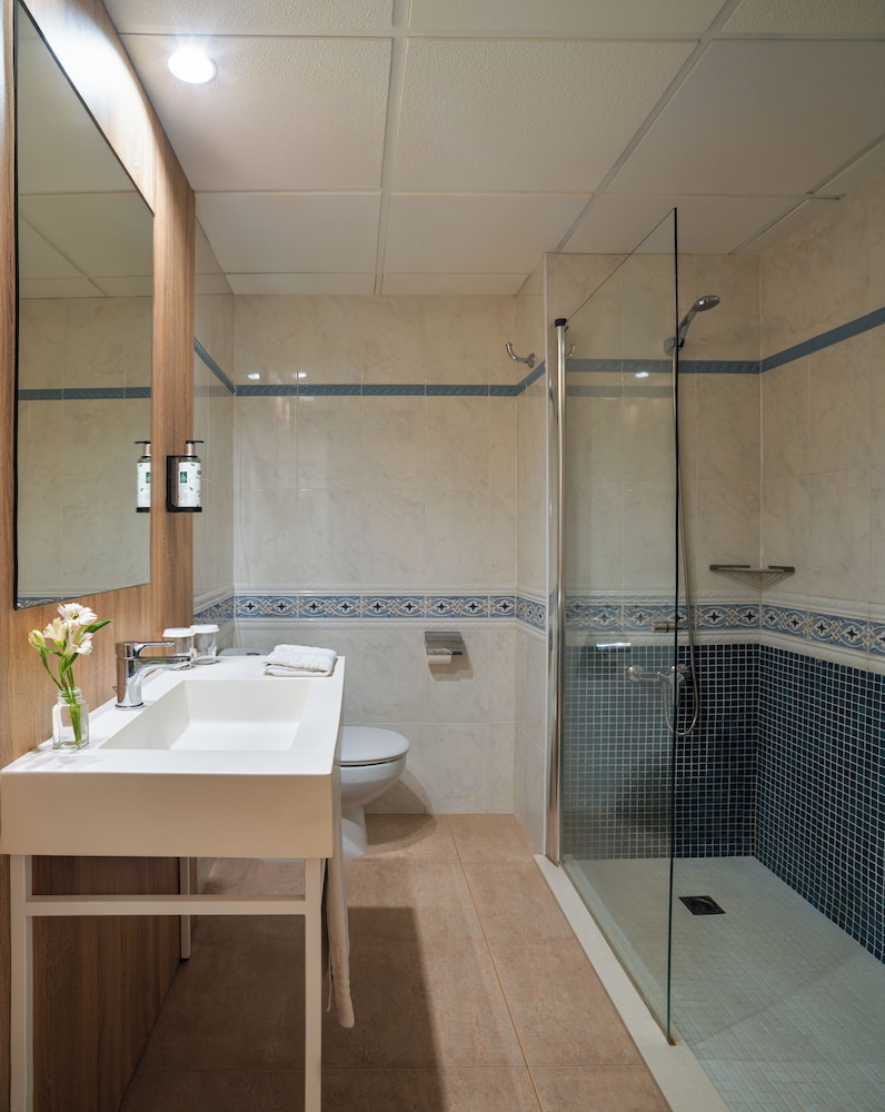 Ponient Dorada Palace by PortAventura World — Hotel rooms in Salou, Catalonia