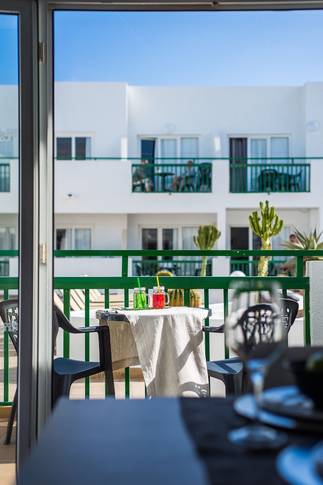 Apartamentos Dunas Club — Hotel building in Corralejo, Canary Islands