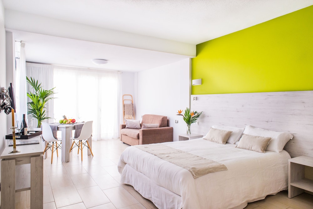 Apartamentos Dunas Club — Hotel rooms in Corralejo, Canary Islands
