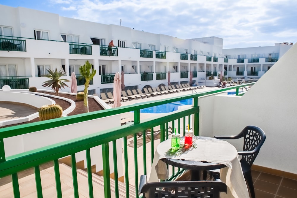 Apartamentos Dunas Club — Hotel building in Corralejo, Canary Islands
