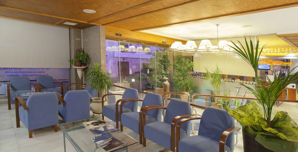 Duquesa Playa Aparthotel — Hotel building in Santa Eulalia, Balearic Islands