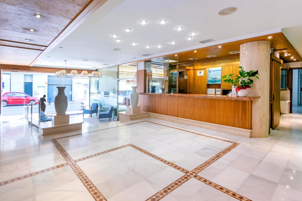 Duquesa Playa Aparthotel — Hotel building in Santa Eulalia, Balearic Islands