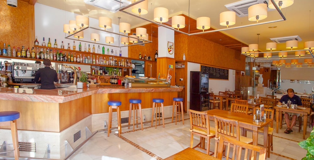 Duquesa Playa Aparthotel — Restaurant & bars in Santa Eulalia, Balearic Islands