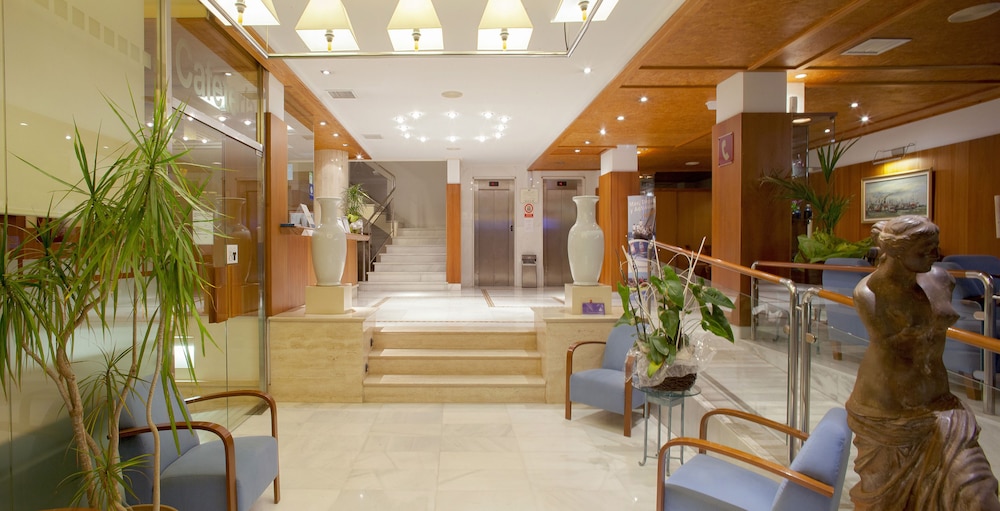 Duquesa Playa Aparthotel — Hotel building in Santa Eulalia, Balearic Islands