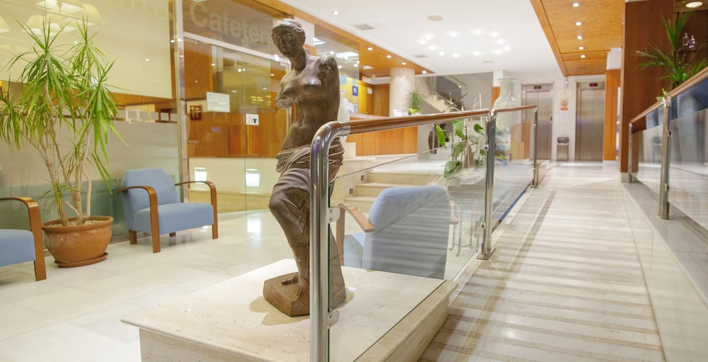 Duquesa Playa Aparthotel — Hotel building in Santa Eulalia, Balearic Islands