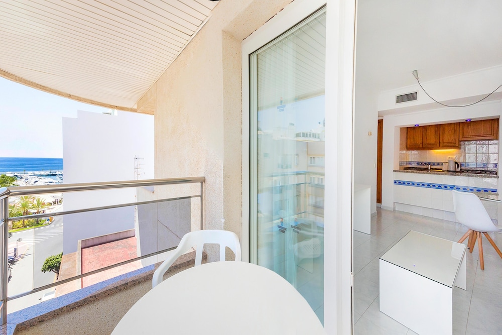 Duquesa Playa Aparthotel — Hotel rooms in Santa Eulalia, Balearic Islands