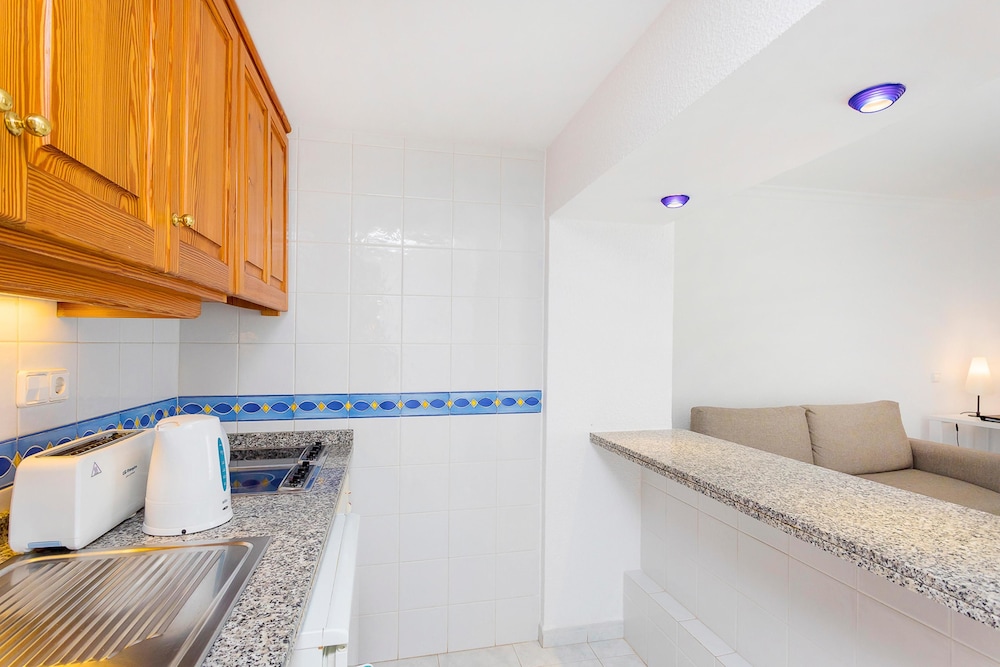 Duquesa Playa Aparthotel — Hotel rooms in Santa Eulalia, Balearic Islands