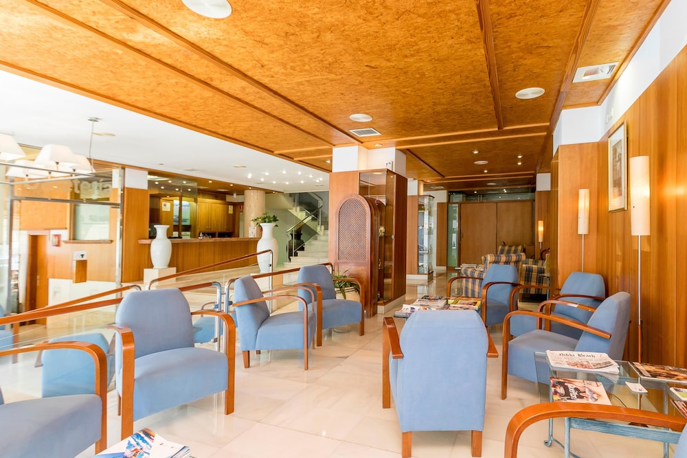 Duquesa Playa Aparthotel — Hotel building in Santa Eulalia, Balearic Islands