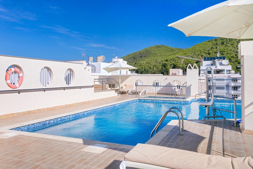 Duquesa Playa Aparthotel — Main photo in Santa Eulalia, Balearic Islands