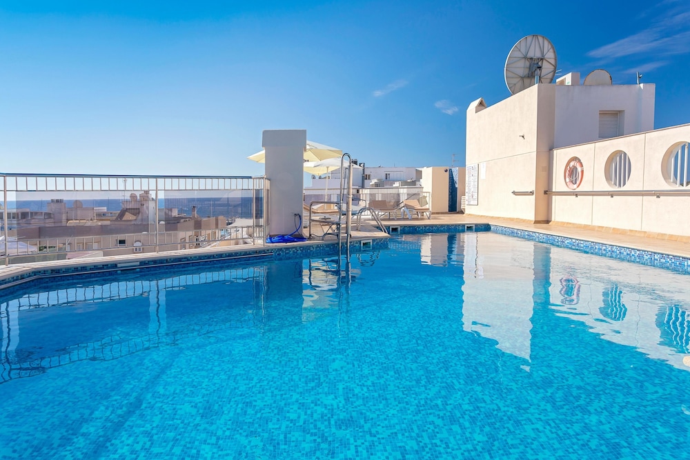 Duquesa Playa Aparthotel — Swimming pool in Santa Eulalia, Balearic Islands