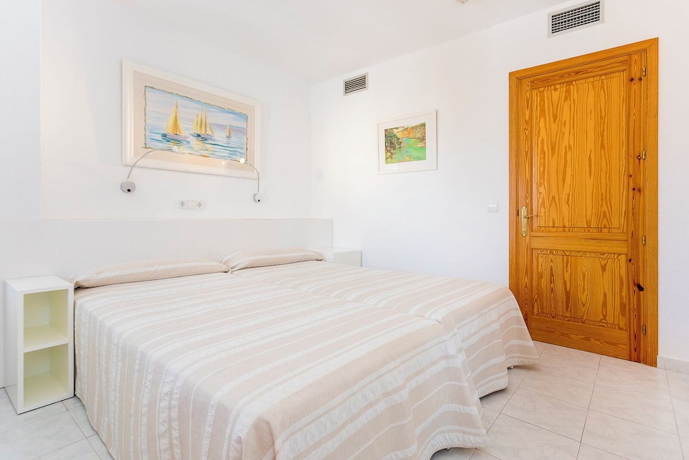 Duquesa Playa Aparthotel — Hotel rooms in Santa Eulalia, Balearic Islands