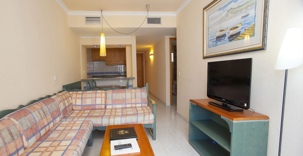 Duquesa Playa Aparthotel — Hotel rooms in Santa Eulalia, Balearic Islands