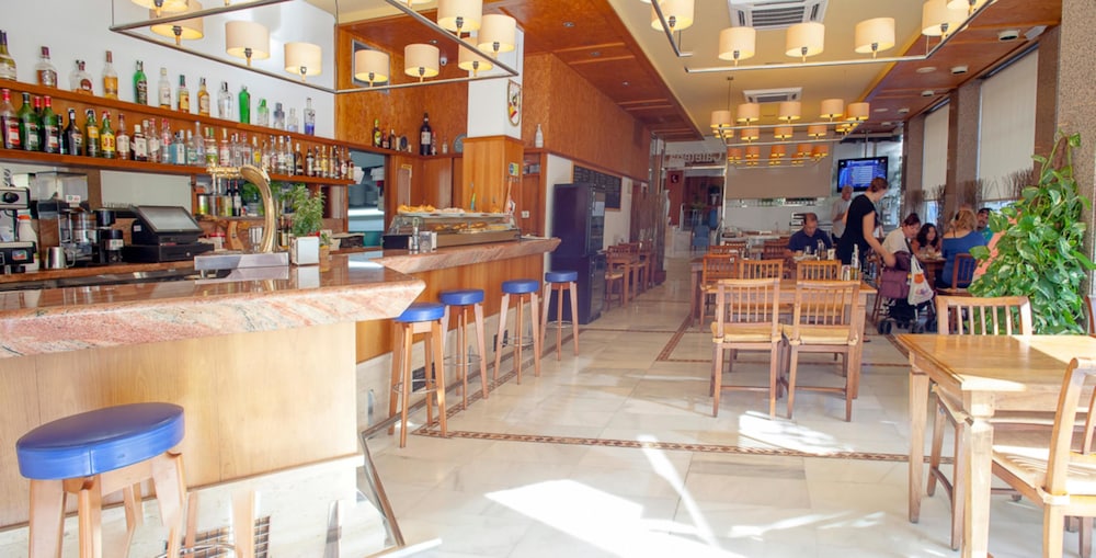 Duquesa Playa Aparthotel — Restaurant & bars in Santa Eulalia, Balearic Islands