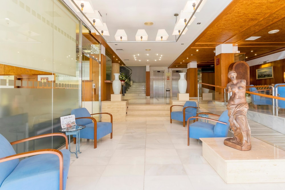Duquesa Playa Aparthotel — Hotel building in Santa Eulalia, Balearic Islands
