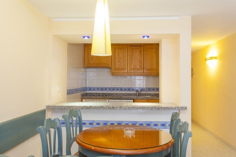 Duquesa Playa Aparthotel — Hotel rooms in Santa Eulalia, Balearic Islands